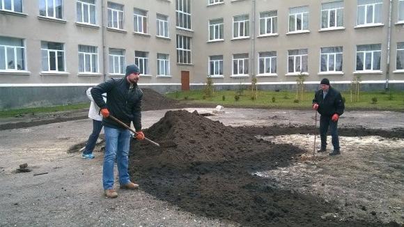 У Тернополі на території школи роблять дендрарій (ОНОВЛЕНО), фото №4 на сайті 20minut.ua