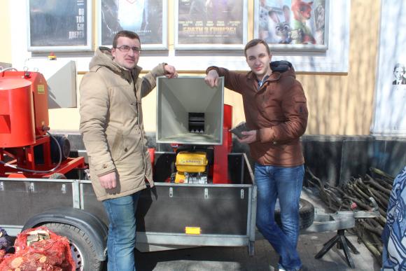 У Вінниці біля Експоцентру продавали сонячну батарею та деревоподрібнювальну машину, фото №1 на сайті 20minut.ua