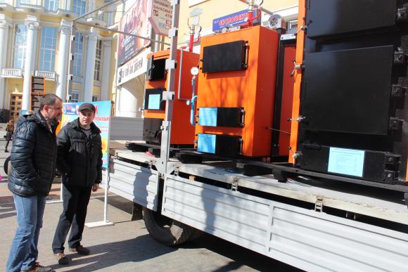 У Вінниці біля Експоцентру продавали сонячну батарею та деревоподрібнювальну машину, фото №4 на сайті 20minut.ua