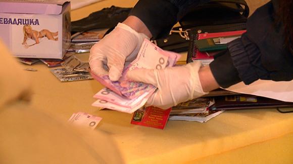 У вінницькій квартирі з 2011 року діяв бордель. За секс брали 2400 гривень, фото №2 на сайті 20minut.ua