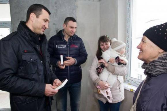 Володимир Кличко подарував квартиру вінничанці Марії Стус, фото №1 на сайті 20minut.ua