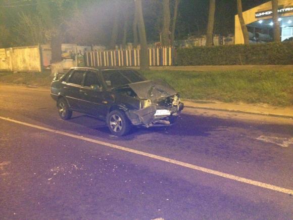 Біля Західного автовокзалу в аварії муніципальний автобус розтрощив Ладу, фото №1 на сайті 20minut.ua