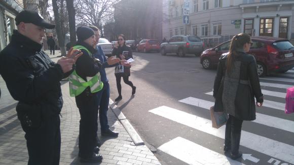 Через напис “подивіться ліворуч” на перехресті може загинути людина, фото №2 на сайті 20minut.ua