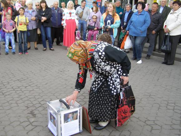 Донецькі студенти разом з вінничанами збирали кошти на операцію маленькій дівчинці, фото №11 на сайті 20minut.ua