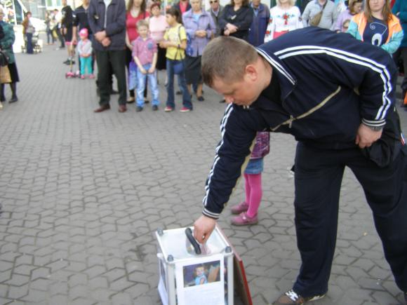 Донецькі студенти разом з вінничанами збирали кошти на операцію маленькій дівчинці, фото №13 на сайті 20minut.ua
