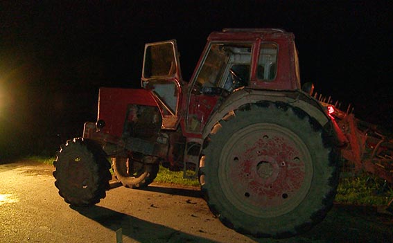 ДТП під Вінницею: ВАЗ влетів у трактор. З автівки вирізали тіла двох чоловіків, фото №1 на сайті 20minut.ua
