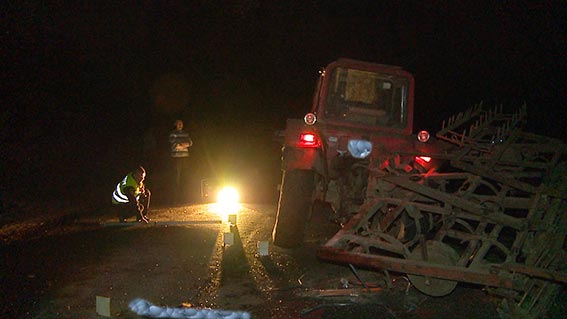 ДТП під Вінницею: ВАЗ влетів у трактор. З автівки вирізали тіла двох чоловіків, фото №4 на сайті 20minut.ua