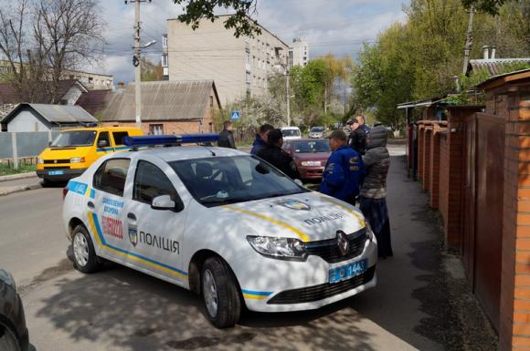 Хазяїн застав «на гарячому» злодіїв, які виносили з будинку речі. Тримав до приїзду копів, фото №4 на сайті 20minut.ua