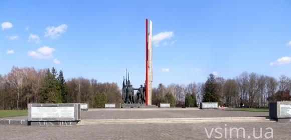 Хмельницькі комунальники обіцяють відремонтувати похилений «Меморіал Слави», фото №1 на сайті vsim.ua