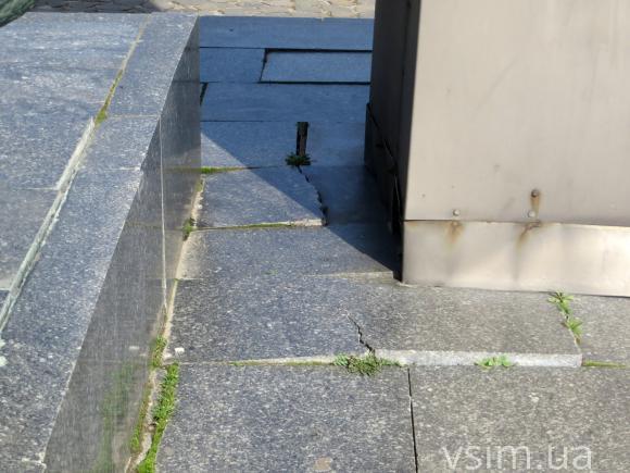 Хмельницькі комунальники обіцяють відремонтувати похилений «Меморіал Слави», фото №2 на сайті vsim.ua