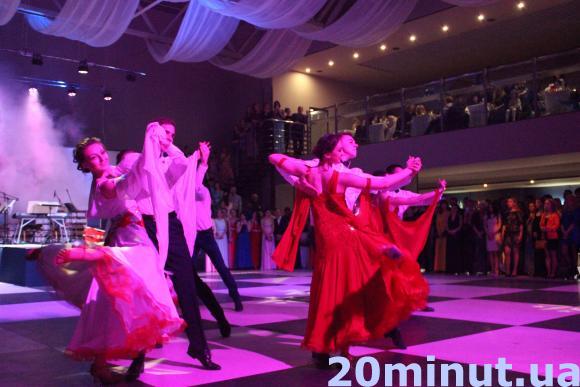 На віденському балу збирали кошти на АТО та вчили тернополян танцювати вальс, фото №1 на сайті 20minut.ua