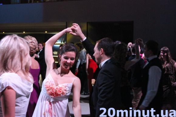 На віденському балу збирали кошти на АТО та вчили тернополян танцювати вальс, фото №3 на сайті 20minut.ua