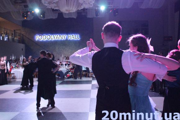 На віденському балу збирали кошти на АТО та вчили тернополян танцювати вальс, фото №6 на сайті 20minut.ua