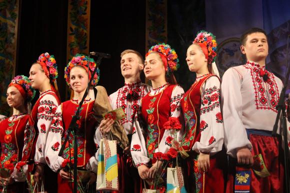 На ювілейному концерті 17 «барвінчат» станцювали свій випускний танок, фото №1 на сайті 20minut.ua