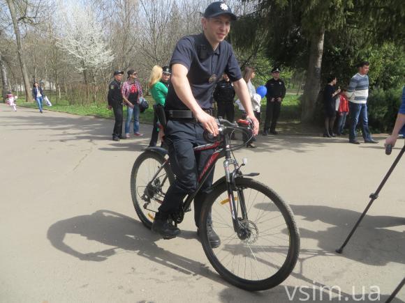 Парк Чекмана патрулюватимуть копи на велосипедах, фото №1 на сайті vsim.ua