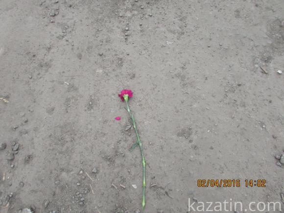 Поховали ще одного солдата, що загинув під Іловайськом в найтрагічніші дні Збройних Сил України, фото №10 на сайті 20minut.ua