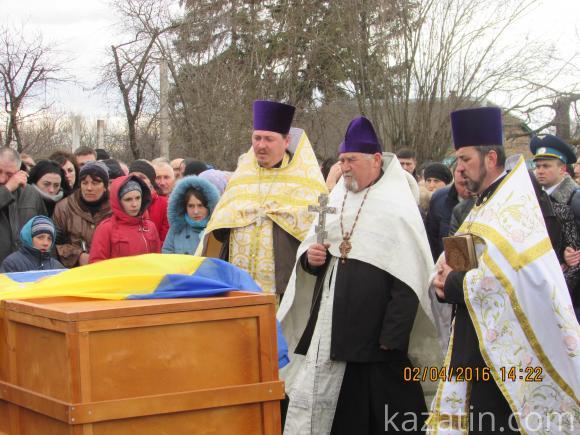 Поховали ще одного солдата, що загинув під Іловайськом в найтрагічніші дні Збройних Сил України, фото №16 на сайті 20minut.ua