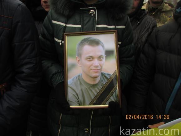 Поховали ще одного солдата, що загинув під Іловайськом в найтрагічніші дні Збройних Сил України, фото №20 на сайті 20minut.ua