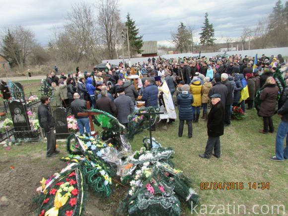 Поховали ще одного солдата, що загинув під Іловайськом в найтрагічніші дні Збройних Сил України, фото №22 на сайті 20minut.ua