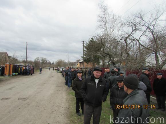 Поховали ще одного солдата, що загинув під Іловайськом в найтрагічніші дні Збройних Сил України, фото №6 на сайті 20minut.ua