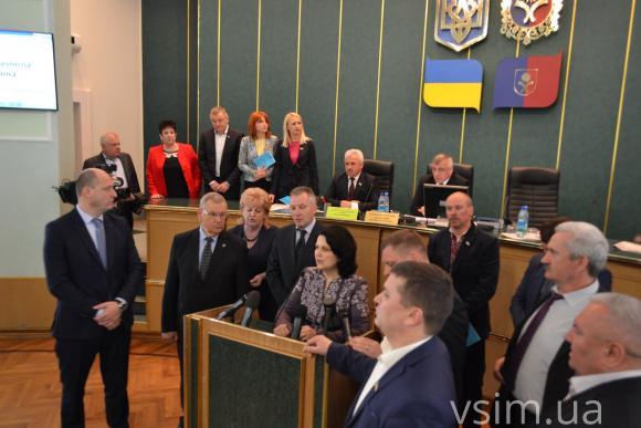 Сесія Хмельницької облради: через кадрові питання "герегівці" заблокували трибуну, фото №1 на сайті vsim.ua
