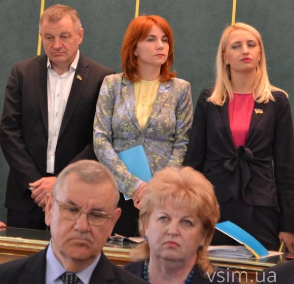 Сесія Хмельницької облради: через кадрові питання "герегівці" заблокували трибуну, фото №2 на сайті vsim.ua