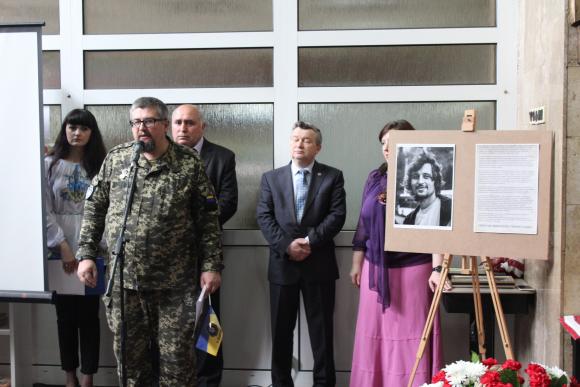 У ДонНУ відкрили меморіальну дошку донеччанину, який загинув під Іловайськом, фото №2 на сайті 20minut.ua