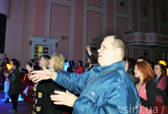 У Хмельницькому на благодійному концерті зібрали 71 тисячу гривень на лікування дитини, фото №4 на сайті vsim.ua