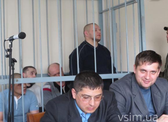 У Хмельницькому судять в’язнів-втікачів. Гадзіна вибачився перед нацгвардійцями, фото №2 на сайті vsim.ua