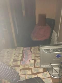 У Тернополі на хабарі 20000 грн затримали податківця та юриста на сайті 20minut.ua У Тернополі на хабарі 20000 грн затримали податківця та юриста, фото №1 на сайті 20minut.ua