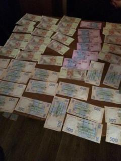 У Тернополі на хабарі 20000 грн затримали податківця та юриста на сайті 20minut.ua У Тернополі на хабарі 20000 грн затримали податківця та юриста, фото №2 на сайті 20minut.ua