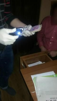 У Тернополі на хабарі 20000 грн затримали податківця та юриста на сайті 20minut.ua У Тернополі на хабарі 20000 грн затримали податківця та юриста, фото №3 на сайті 20minut.ua