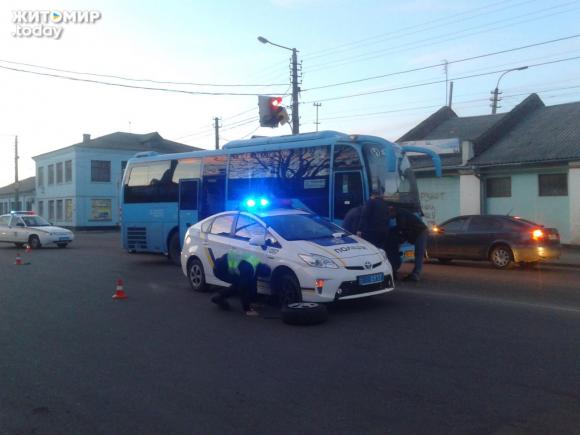 У Житомирі поліцейські протаранили маршрутний автобус. ФОТО. ВІДЕО, фото №3 на сайті 20minut.ua