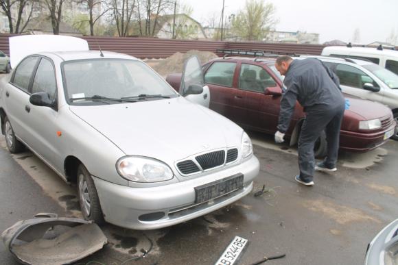 Винничанке "порвали" автомобиль. Охранники говорят - это сделали собаки, фото №2 на сайті 20minut.ua