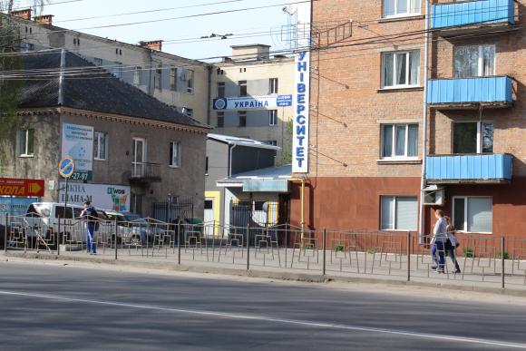 Як ДонНУ та “Україна” ділили два поверхи будівлі на Грушевського, фото №5 на сайті 20minut.ua