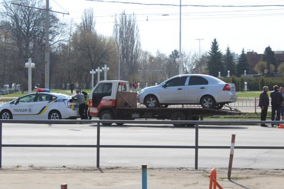 Жінку біля "Книжки" збило службове авто заступника мера Вінниці на сайті 20minut.ua Жінку біля "Книжки" збило службове авто заступника мера Вінниці, фото №2 на сайті 20minut.ua