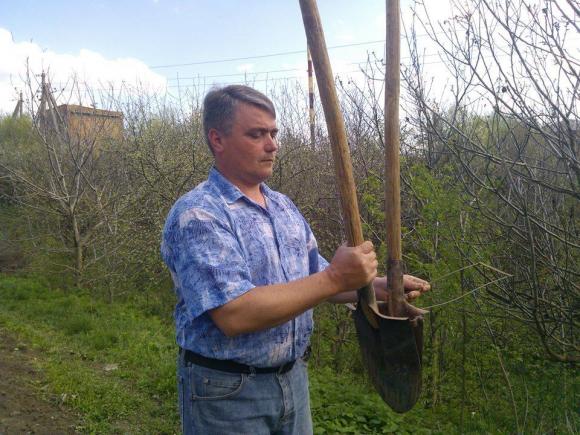 Житель Кам'янеччини здивував незвичним методом садіння картоплі, фото №1 на сайті 20minut.ua