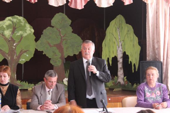 Батьки учнів погрожували Майданом через оптимізацію у двох сусідніх школах, фото №1 на сайті 20minut.ua