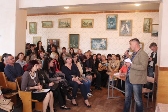 Батьки учнів погрожували Майданом через оптимізацію у двох сусідніх школах, фото №3 на сайті 20minut.ua