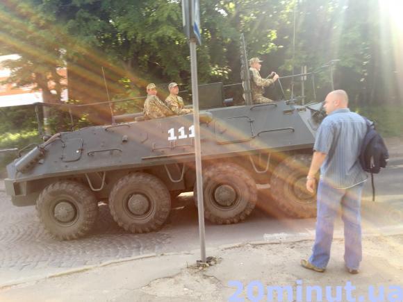 Фото дня: Тернополем роз'їжджає бойова техніка, фото №1 на сайті 20minut.ua