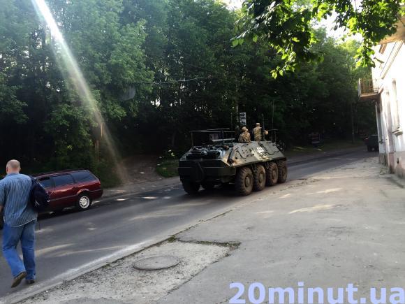 Фото дня: Тернополем роз'їжджає бойова техніка, фото №2 на сайті 20minut.ua