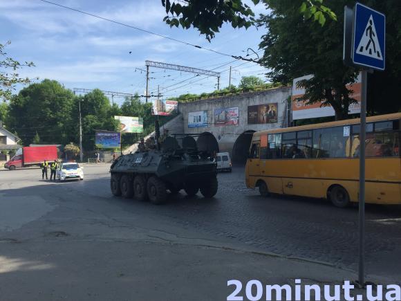 Фото дня: Тернополем роз'їжджає бойова техніка, фото №3 на сайті 20minut.ua