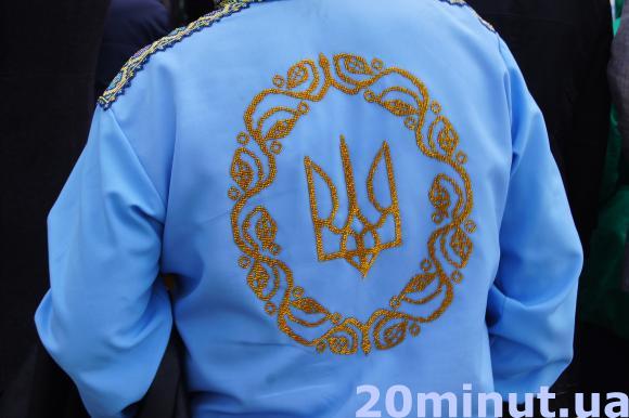 Фото дня: тернополяни ходять по вулицях у вишиванках. Є і унікальні, фото №1 на сайті 20minut.ua