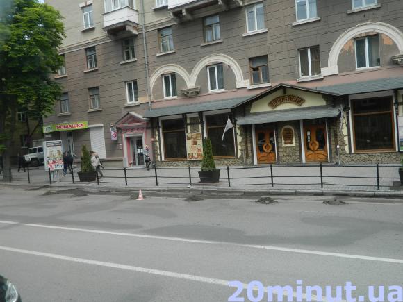 Фото дня: в Центрі продовжують ремонтувати дорогу, фото №1 на сайті 20minut.ua