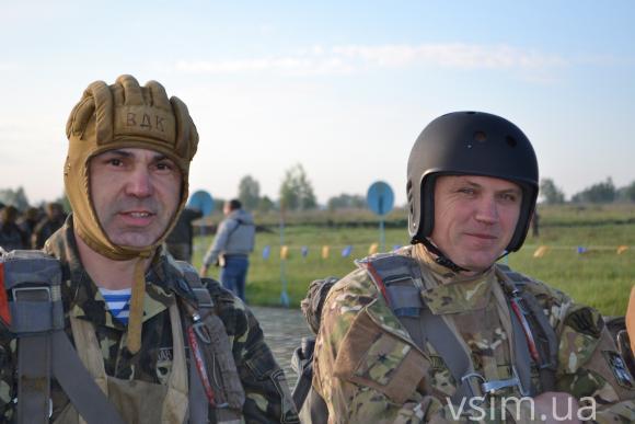 Хмельницькі спецпризначенці виконали 320 стрибків з парашутом, фото №7 на сайті vsim.ua