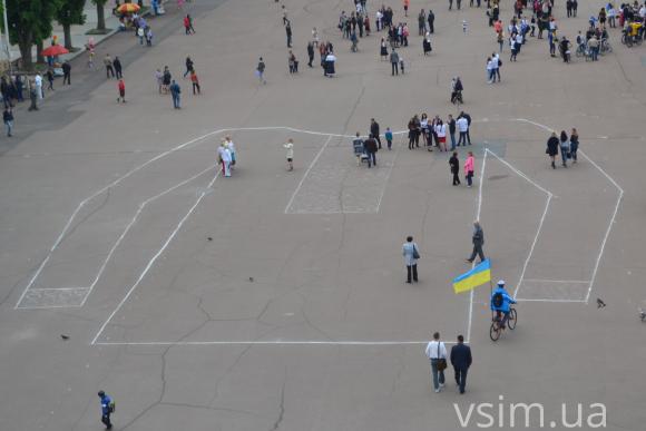 На майдані у Хмельницькому утворили "живу" вишиванку, фото №1 на сайті vsim.ua