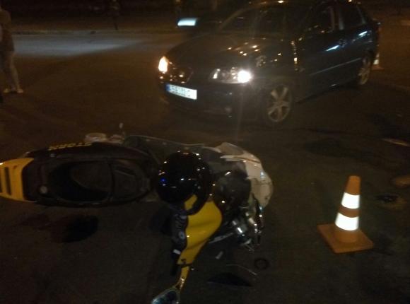 На перехресті Андрія Первозванного (Стахурського) та Юності збили скутериста, фото №3 на сайті 20minut.ua