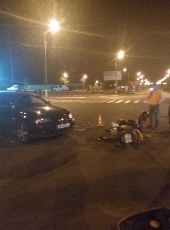 На перехресті Андрія Первозванного (Стахурського) та Юності збили скутериста, фото №4 на сайті 20minut.ua