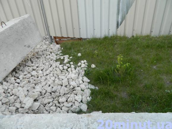 На Вербицького мешканці добиваються правди: будівельники нищать дорогу, яку люди заасфальтували за власний кошт, фото №1 на сайті 20minut.ua