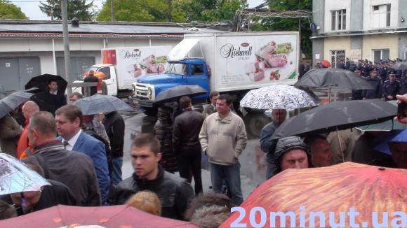 На «Житомирських ласощах» владі не вдалося врегулювати конфлікт. Відео. Фото, фото №2 на сайті 20minut.ua